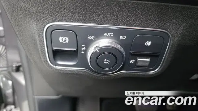 Mercedes-Benz GLB-Class 2021 — Фото 19/20
