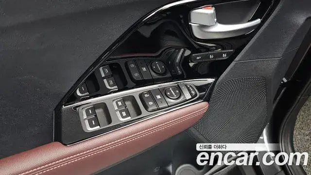 Kia Niro 2019 — Фото 16/20