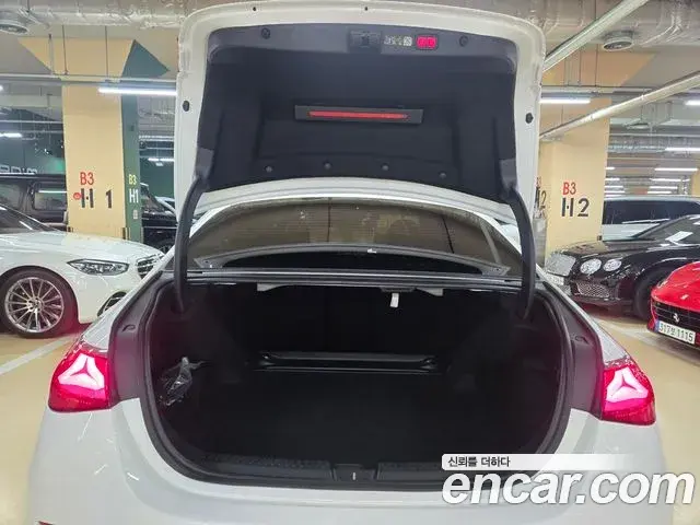 Mercedes-Benz E-Class 2025 — Фото 16/20