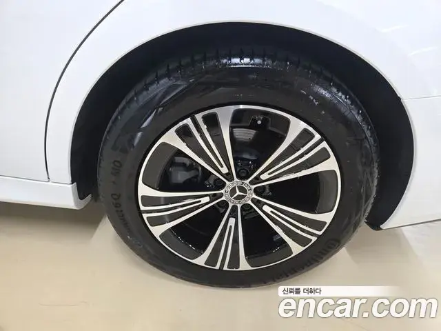 Mercedes-Benz E-Class 2025 — Фото 17/20