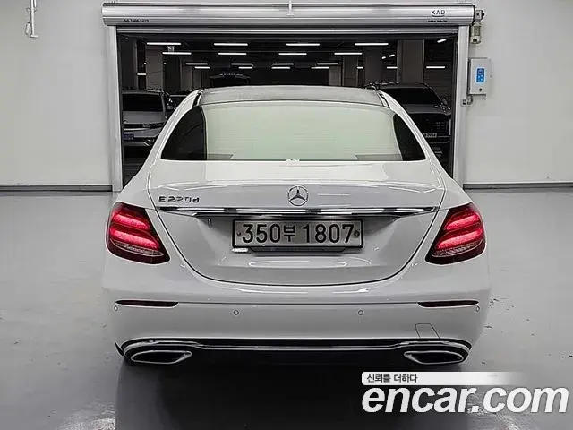 Mercedes-Benz E-Class 2020 — Фото 2/18