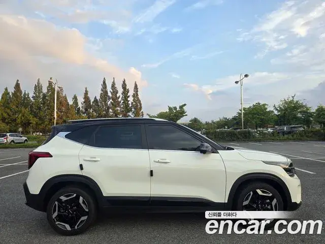 Kia Seltos 2023 — ფოტო 10/20