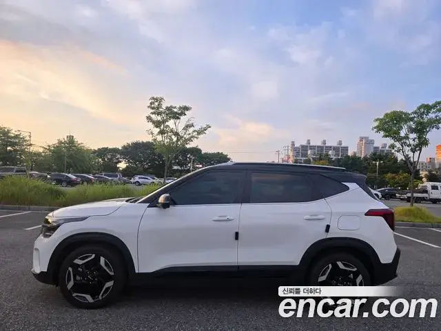 Kia Seltos 2023 — ფოტო 7/20