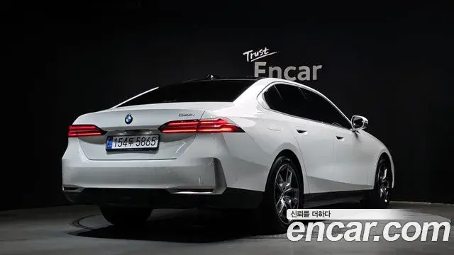 BMW 5 Series 2024 — Photo 2/20