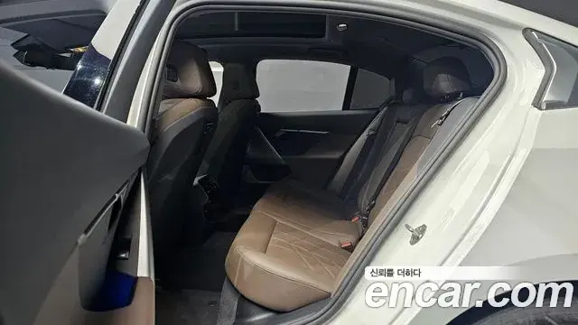 BMW 5 Series 2024 — Photo 12/20