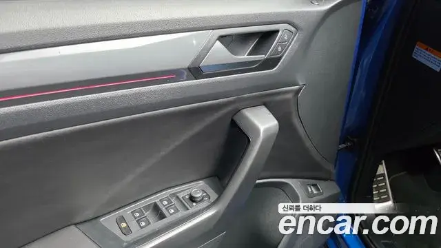 Volkswagen T-Roc 2022 — Photo 3/31