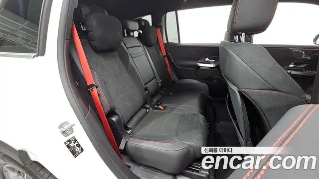Mercedes-Benz GLB-Class 2024 — ფოტო 12/32