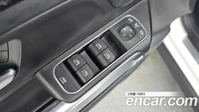 Mercedes-Benz GLB-Class 2024 — ფოტო 16/32