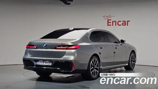 BMW 7 Series 2023 — Şəkil 29/39