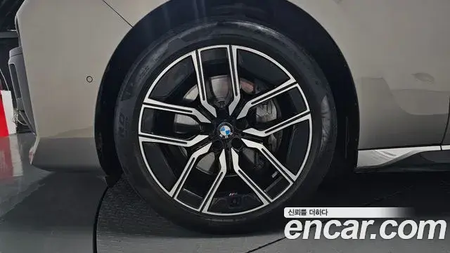 BMW 7 Series 2023 — Şəkil 17/39