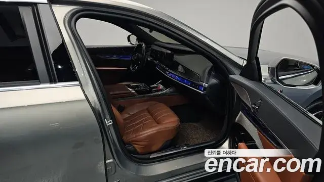 BMW 7 Series 2023 — Şəkil 32/39