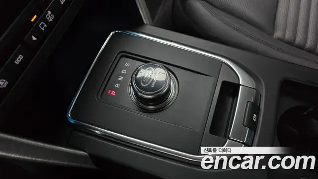 Land Rover Discovery Sport 2018 — ფოტო 18/32
