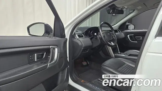 Land Rover Discovery Sport 2018 — ფოტო 15/32