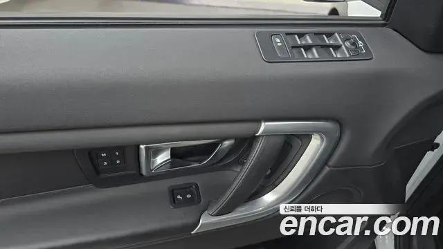 Land Rover Discovery Sport 2018 — ფოტო 13/32