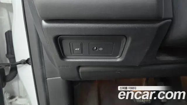 Land Rover Discovery Sport 2018 — ფოტო 26/32