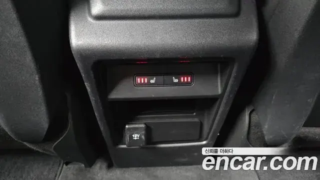 Land Rover Discovery Sport 2018 — ფოტო 30/32