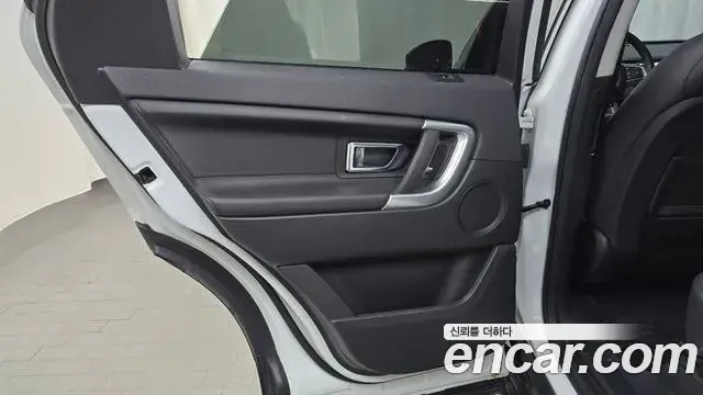 Land Rover Discovery Sport 2018 — ფოტო 25/32