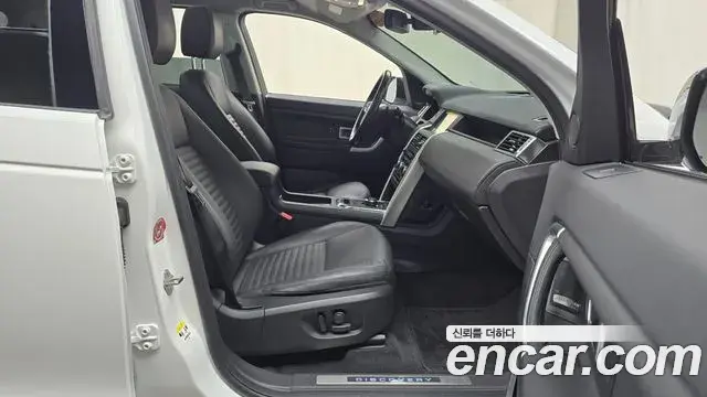 Land Rover Discovery Sport 2018 — ფოტო 19/32