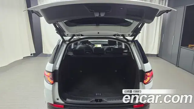 Land Rover Discovery Sport 2018 — ფოტო 8/32