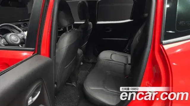 Jeep Renegade 2021 — ფოტო 11/20