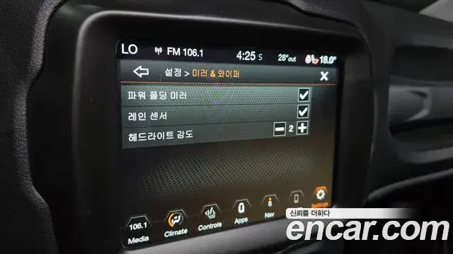 Jeep Renegade 2021 — ფოტო 16/20
