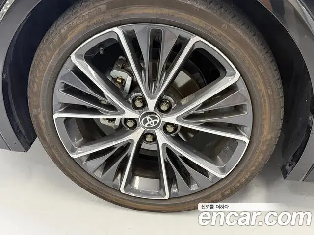 Toyota Prius 2024 — Şəkil 8/20
