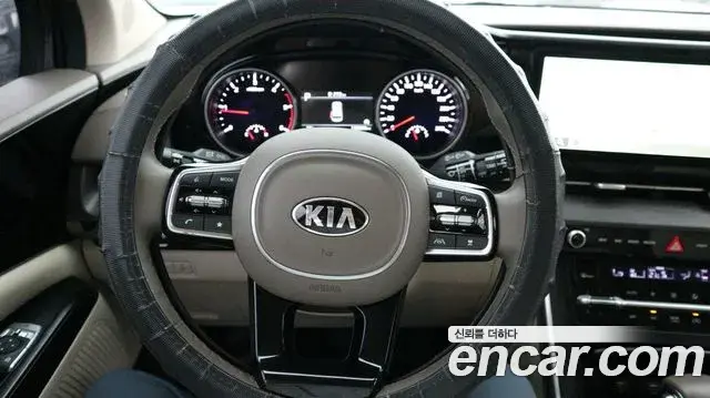 Kia Carnival 2021 — Фото 16/20