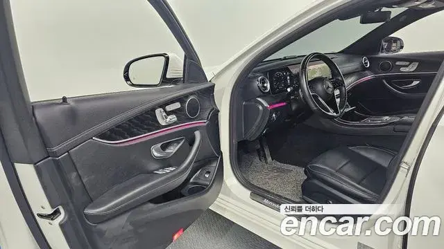 Mercedes-Benz E-Class 2022 — Фото 10/20