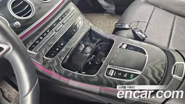 Mercedes-Benz E-Class 2022 — Фото 18/20