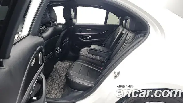 Mercedes-Benz E-Class 2022 — Фото 20/20
