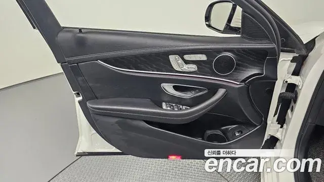 Mercedes-Benz E-Class 2022 — Şəkil 15/30