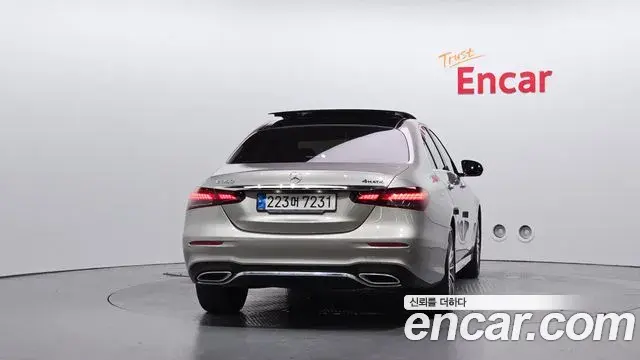 Mercedes-Benz E-Class 2022 — Фото 4/20