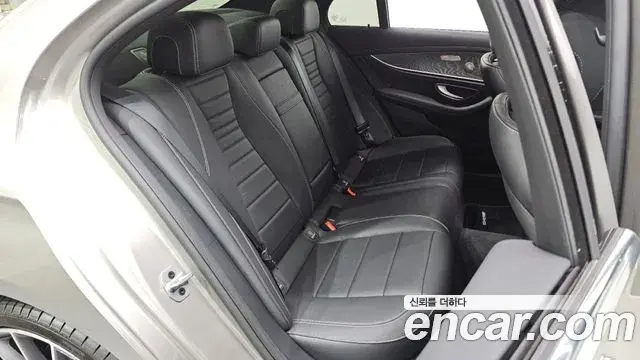 Mercedes-Benz E-Class 2022 — Фото 11/20
