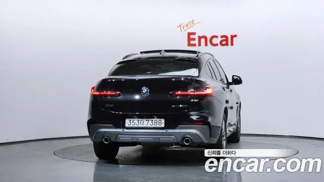 BMW X4 2020 — Photo 16/34