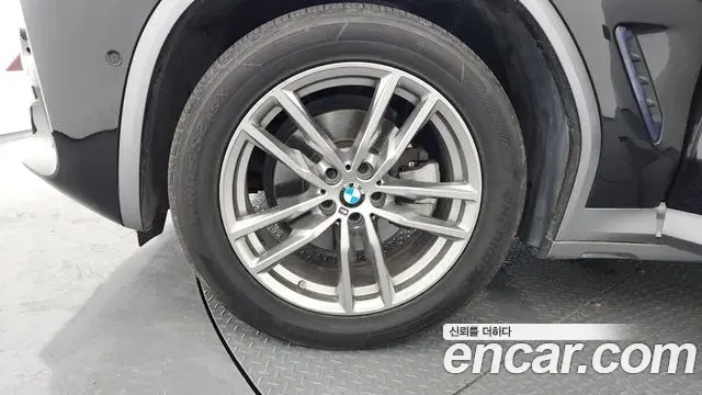 BMW X4 2020 — Photo 32/34