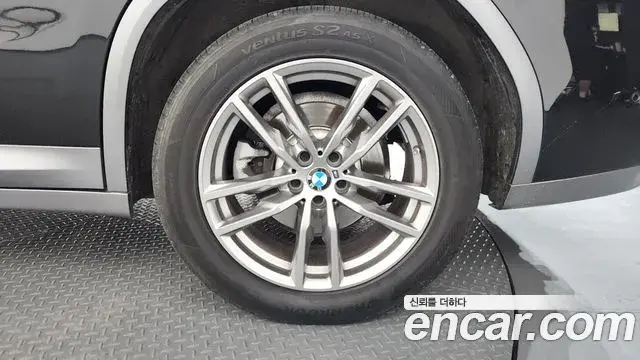 BMW X4 2020 — Photo 8/34