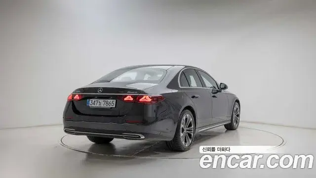 Mercedes-Benz E-Class 2025 — Фото 1/20