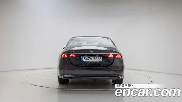 Mercedes-Benz E-Class 2025 — Фото 3/20