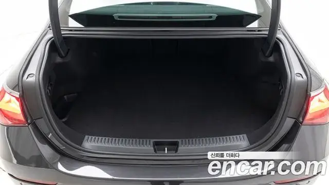 Mercedes-Benz E-Class 2025 — Фото 11/20