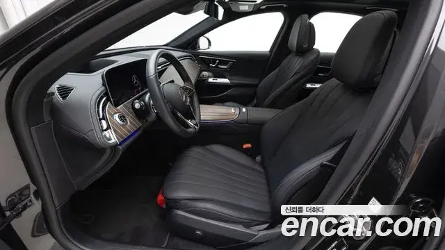 Mercedes-Benz E-Class 2025 — Фото 14/20