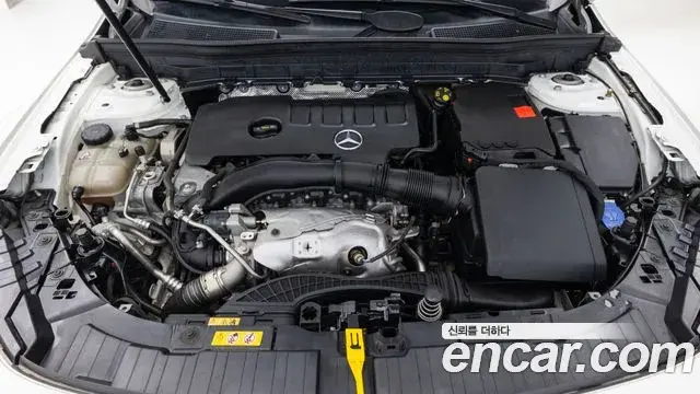 Mercedes-Benz GLB-Class 2023 — Фото 5/20
