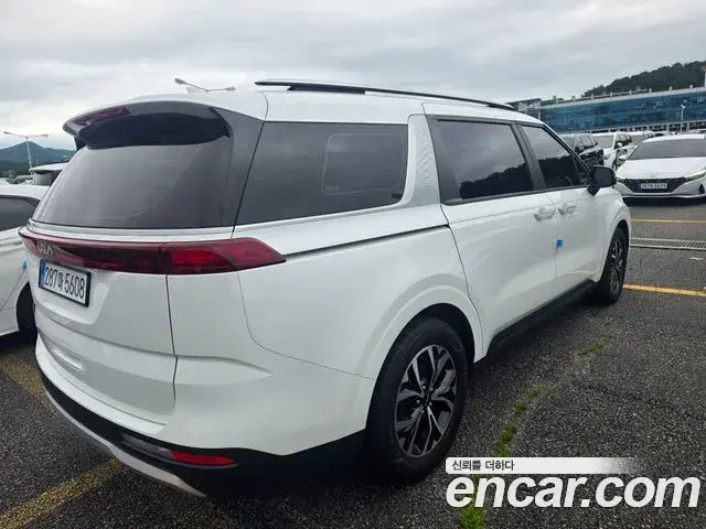 Kia Carnival 2022 — Şəkil 10/19