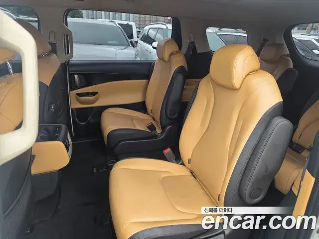 Kia Carnival 2022 — Şəkil 15/19