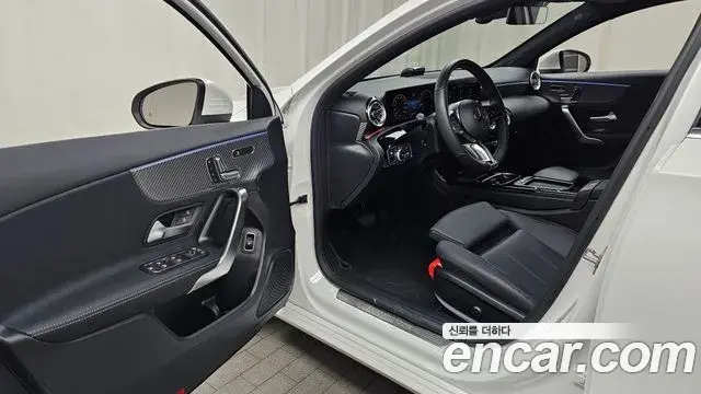 Mercedes-Benz A-Class 2025 — Фото 10/20