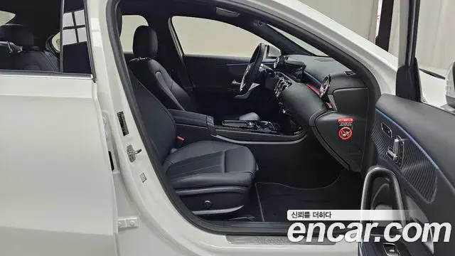 Mercedes-Benz A-Class 2025 — Photo 29/31