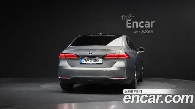 BMW 5 Series 2025 — Şəkil 4/31