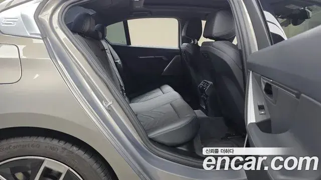 BMW 5 Series 2025 — Şəkil 18/31