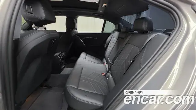 BMW 5 Series 2025 — Şəkil 11/31