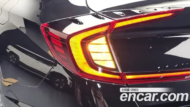 Hyundai Sonata Hybrid 2021 — Şəkil 28/30