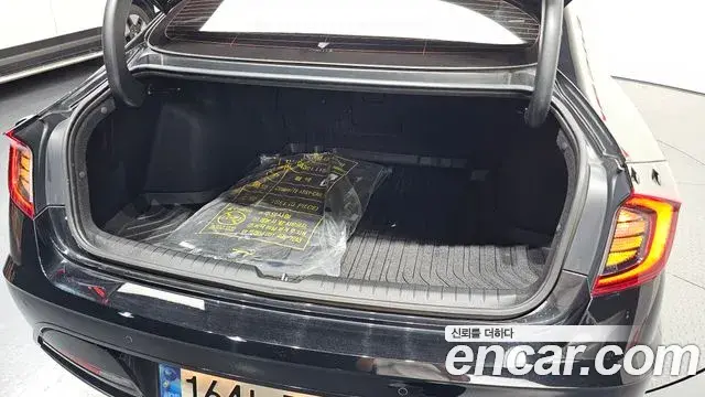 Hyundai Sonata Hybrid 2021 — Şəkil 29/30